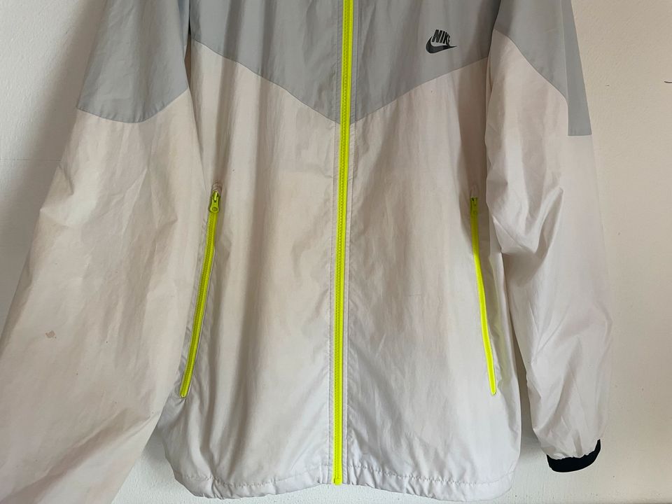 NIKE leichte Regenjacke / Windjacke • weiß hellgrau • XL in Lorsch