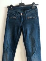 H&M &denim Super Skinny low waist - 24/30 XXS 32 - dunkelblau Hessen - Rödermark Vorschau