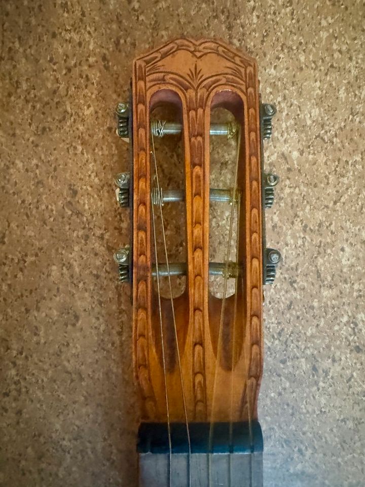 Alte Spezielle Romantik Gitarre aus Vogelaugen Holz in Berlin