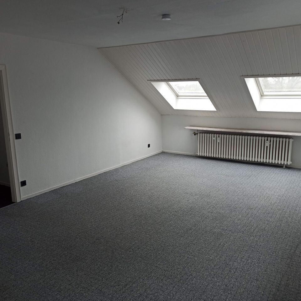 Schöne zentral gelegene Dachgeschosswohnung für 1-2 Personen in Oberhausen