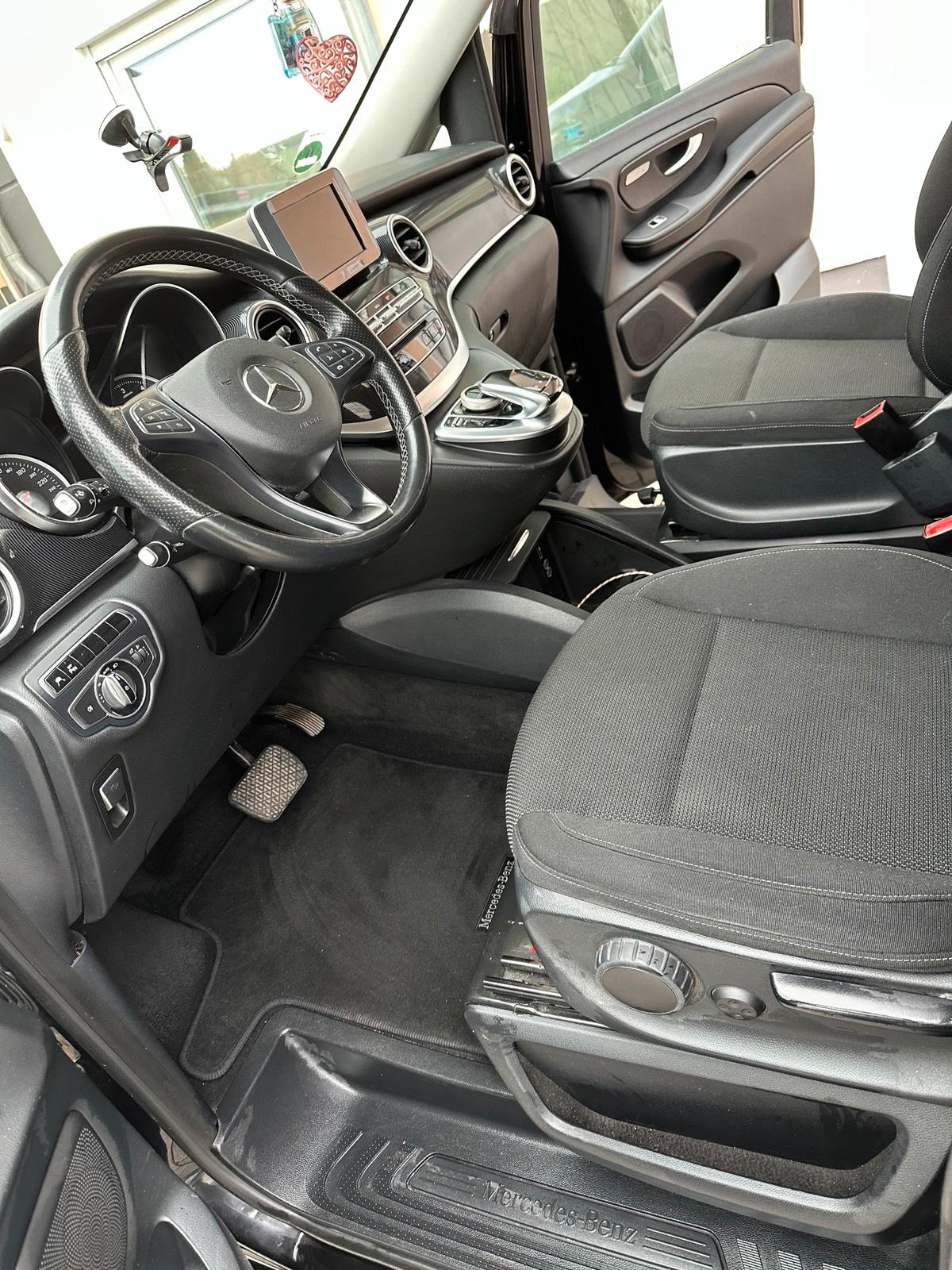 Abbildung des Autos Mercedes Benz V-Klasse 2…