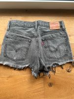 Levis 501 Shorts Gr. 26 High waist grau schwarz Leipzig - Leipzig, Zentrum Vorschau