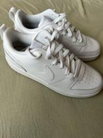 Damen Nike Schuhe Sneaker weiß neuwertig Gr. 38 Hessen - Weiterstadt Vorschau