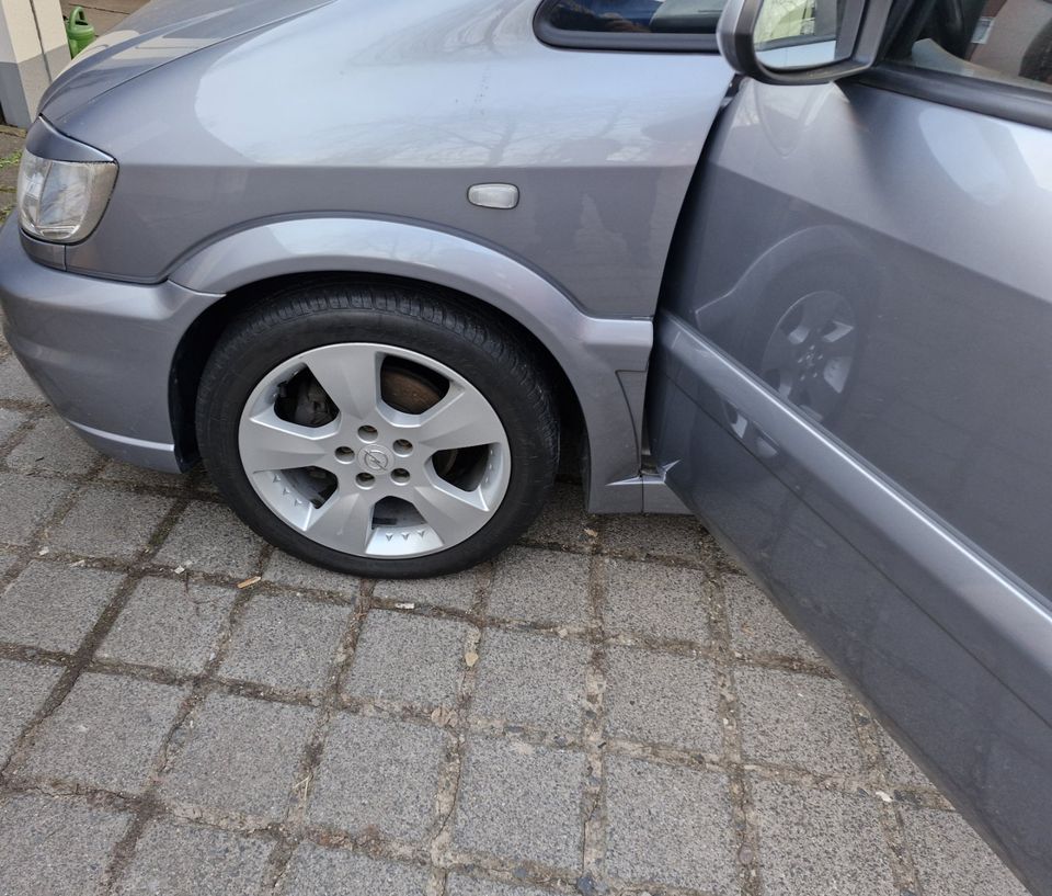 Opel Zafira a  2,2  DTI  Diesel in Fulda