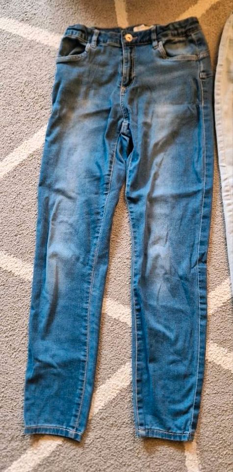 3 Skinny Jeans Gr.152 H&M u.a pro Hose 5€, zusammen 17€ in Hameln