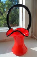 Rotes Körbchen Kristallglas Vase mit schwarzen Henkel Murano Styl Berlin - Wilmersdorf Vorschau