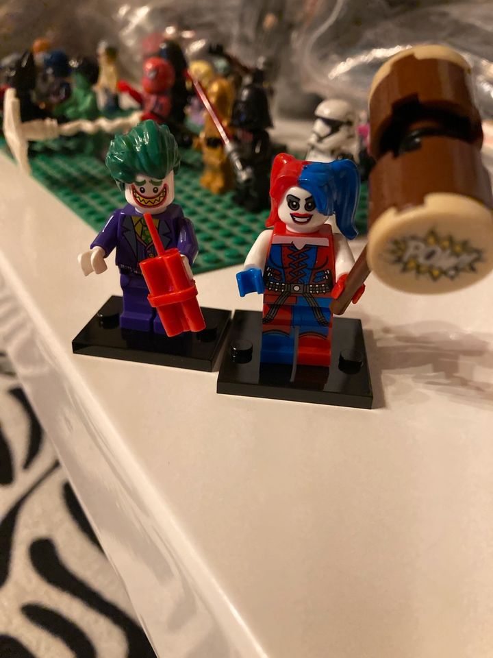 Avengers Superman Spiderman Hulk Ironman auf Lego Platte in Waldkirchen