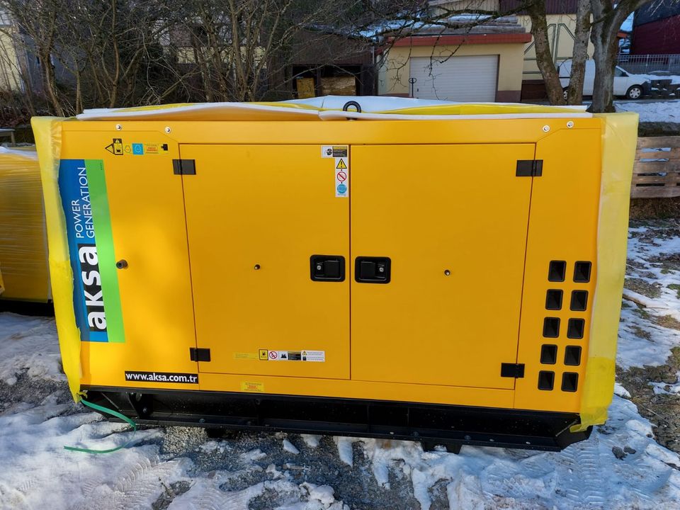 9x Aksa Cummins Diesel 66kVA Stamford Generator Notstromaggregat in Tanne