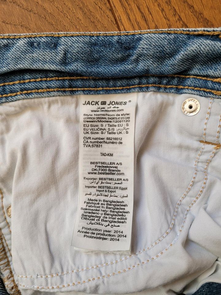 Kurze Jeans / Jeansshorts von Jack & Jones - Größe S in Untersiemau