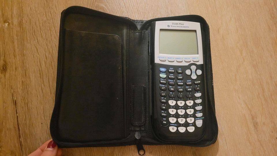 Texas Instruments TI-84 Plus graphischer Taschenrechner + Case in Verl