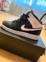 Air Jordan mid 1 GS black/white-arctic punch 36,5 Nordrhein-Westfalen - Bedburg Vorschau