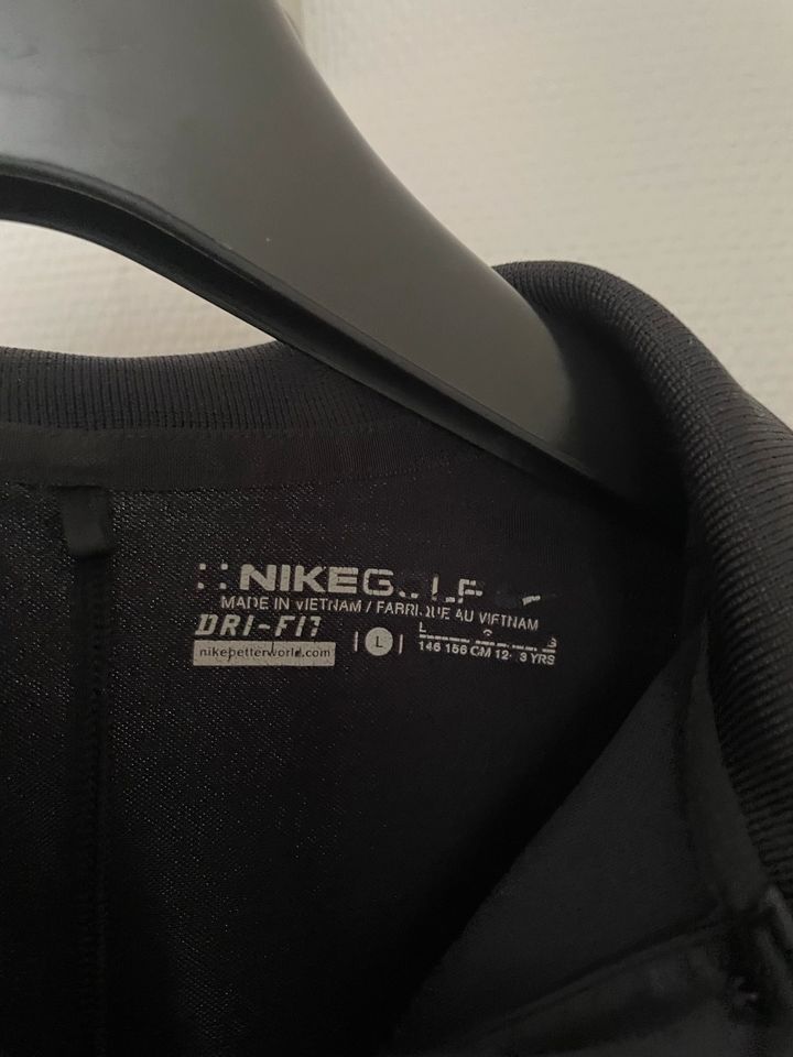 Nike DRI Fit Mädchen Sportshirt in Teutschenthal