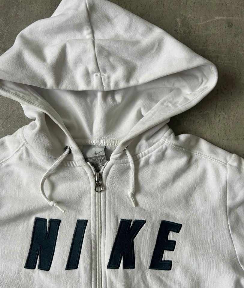 Nike Zipper in Alzey