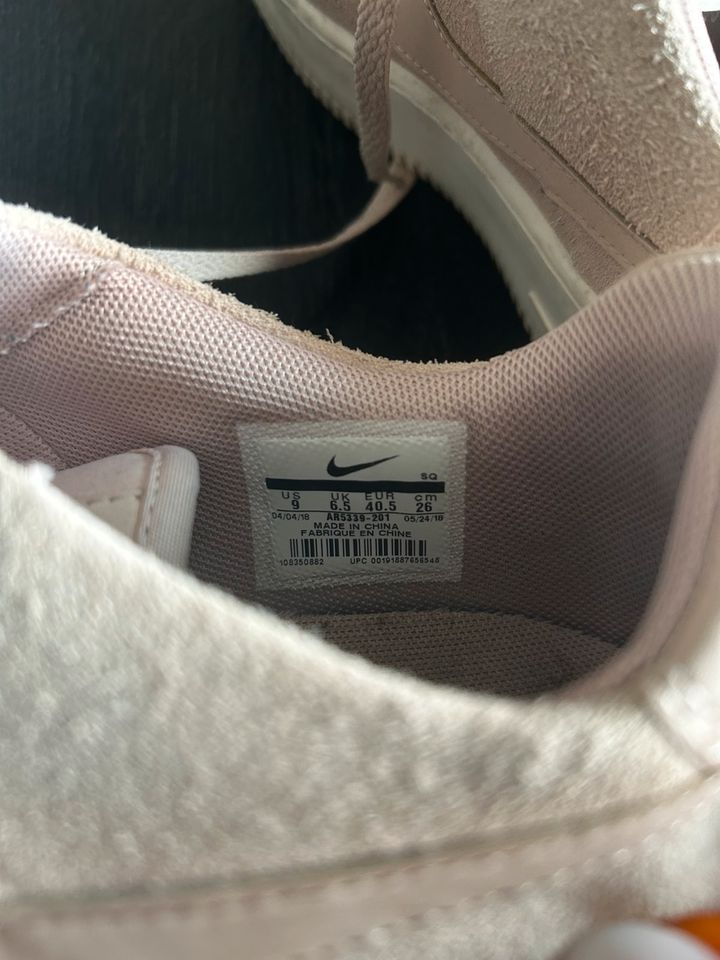 Nike Schuhe 40,5 in Denzlingen