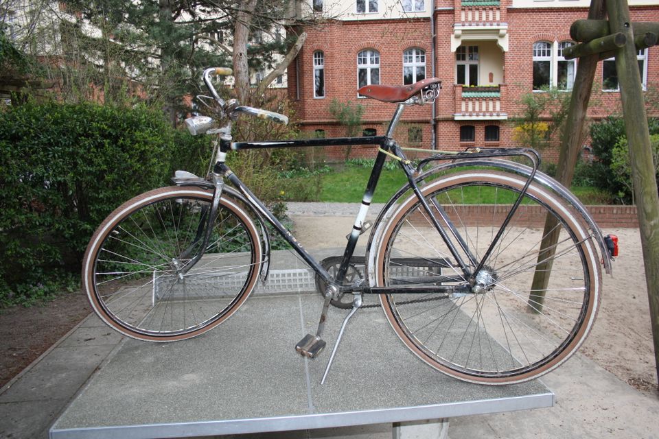 Klassiker als Daily-Driver: NSU-Fahrrad von 1957 in Berlin