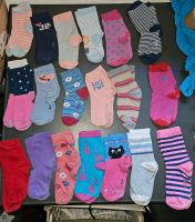 19 Paar Socken Strümpfe Kindersocken Größe 31-34 Hessen - Niedernhausen Vorschau