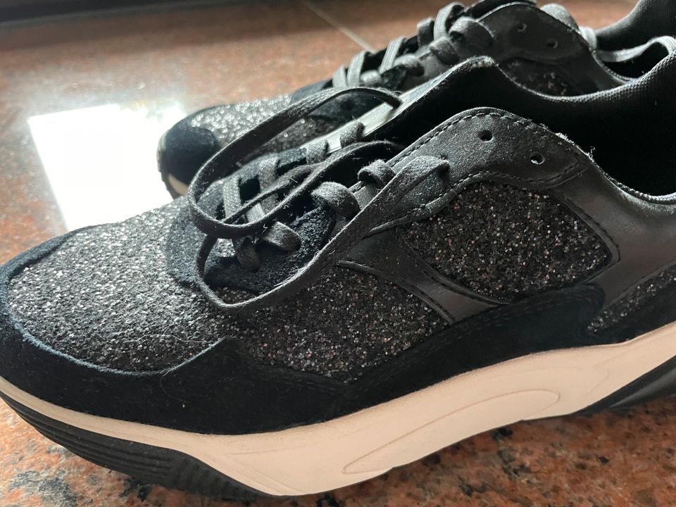 Esprit Glitzer Sneakers - schwarz-weiß-neu mit Etikett Gr. 40 in Deizisau 