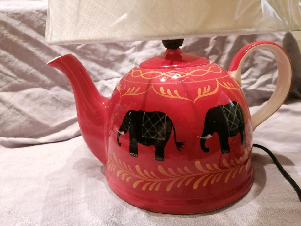 Tischlampe, Lampe aus Kaffeekanne, Teekanne, Elefanten in Tüttendorf