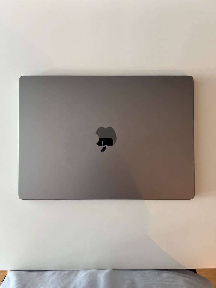 MacBook Pro 14“ M1 Max 64GB RAM in Köln