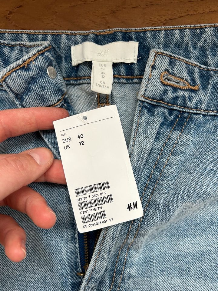 H&M kurze Sommerhose/Jeans NEU in Koblenz