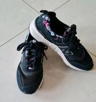 ⭐️ Sneaker Retro ⭐️ New Balance schwarz Blumen Größe 37,5 Nordrhein-Westfalen - Billerbeck Vorschau