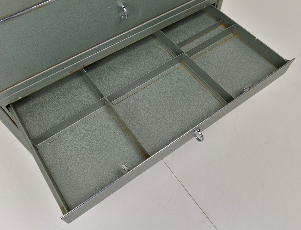 Tragbarer Bundeswehr Arztschrank 2-teilig Metallschrank Zahnarztschrank um 1970 i-1230 in Lüdinghausen