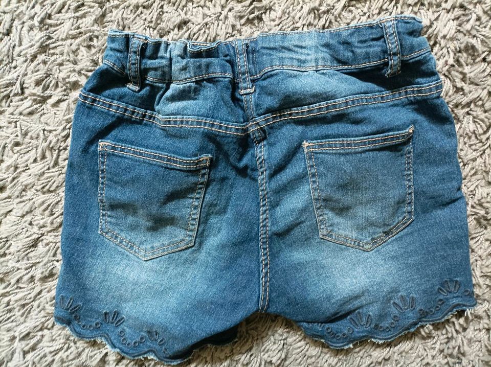 Jeans Hot Pants Gr 146 in Duisburg