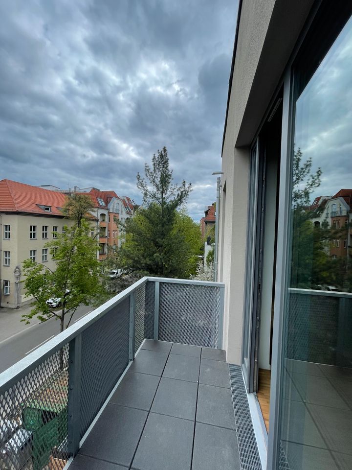 Traumwohnung für Erstbezug ab Mai: 4 Zimmer, Nähe Weissensee in Berlin