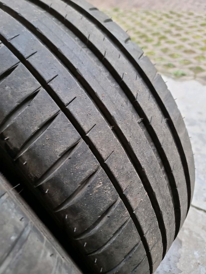 2x Neuwertige 225 40 R18 92Y XL 7,5mm Michelin Sommerreifen in Stuttgart