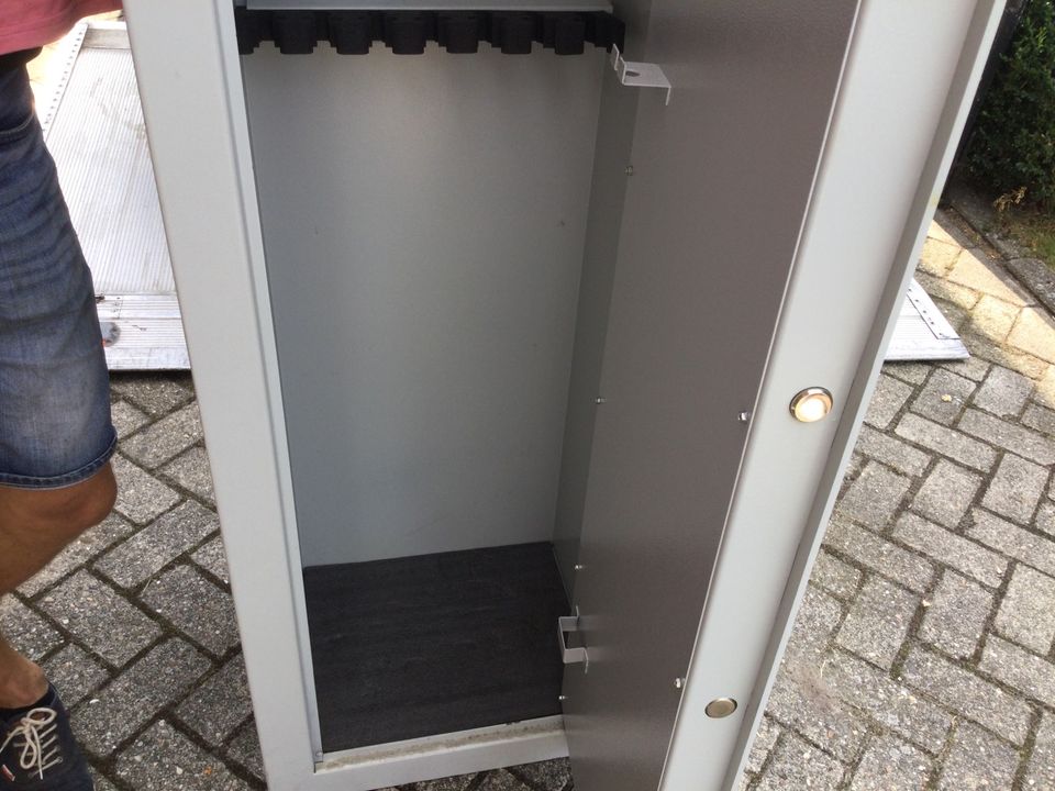 Stahlschrank Waffenschrank Safe Tresor Top erhalten in Neuenhaus