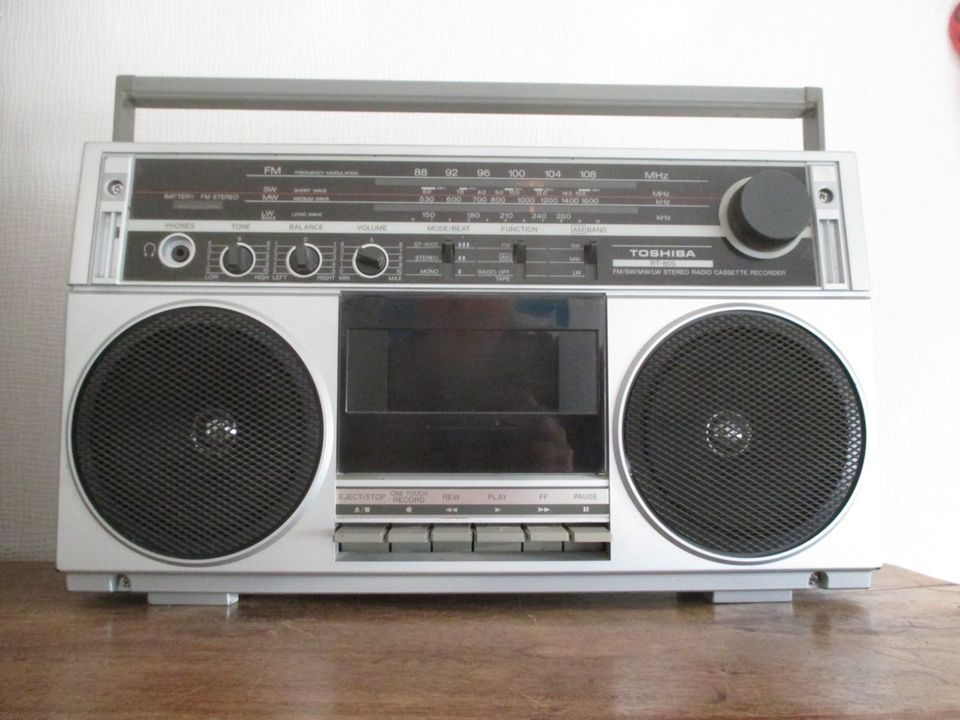 Toshiba RT 80 Ghettoblaster Boombox Radio Kassettenrekorder Retro in Duisburg