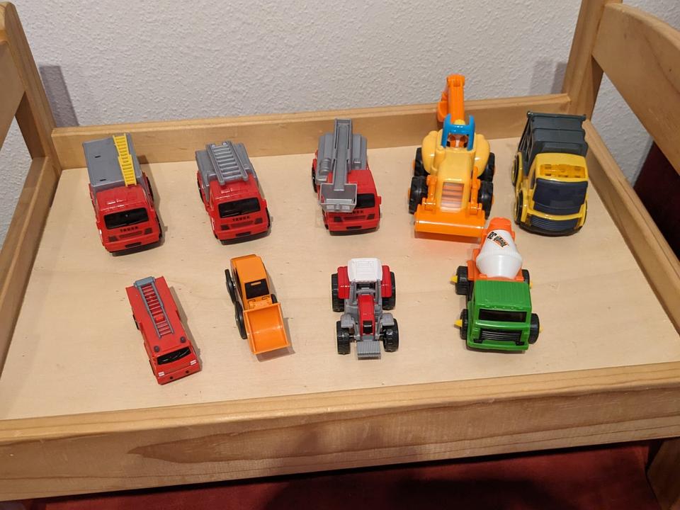 Spielzeugautos: Feuerwehr, Bagger, Müllabfuhr, Traktor, ... in Brühl
