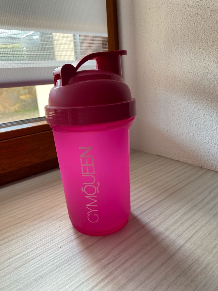 Shaker mit Sieb GymQueen Fitness pink in Bingen