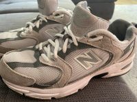 New Balance – 530 – Sneaker in Weiß und Grau Bayern - Chieming Vorschau