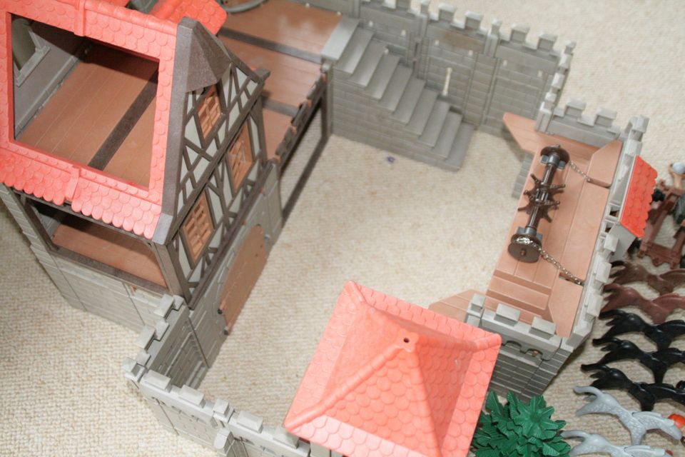 große Playmobil Ritterburg 3666 Konvolut Kleinteile in Uelzen