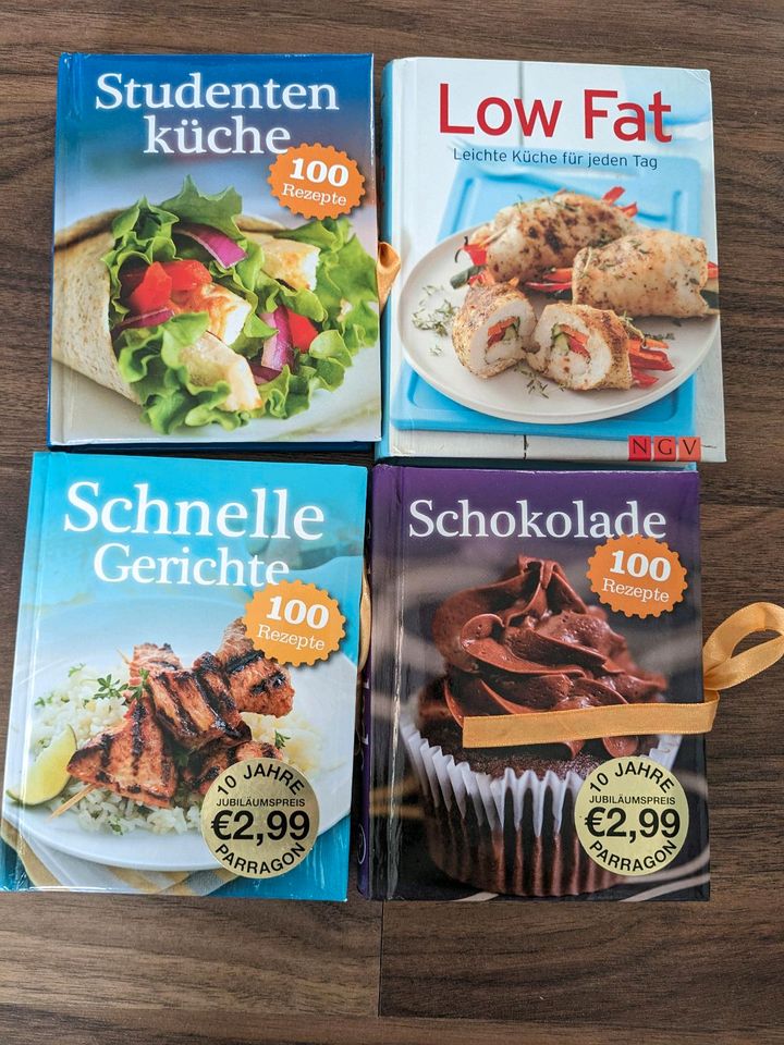 Verschiedene kleine Kochbücher in Gemmrigheim