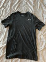 Neuwertiges Nike Dri Fit Tshirt schwarz Gr.S Baden-Württemberg - Emmendingen Vorschau