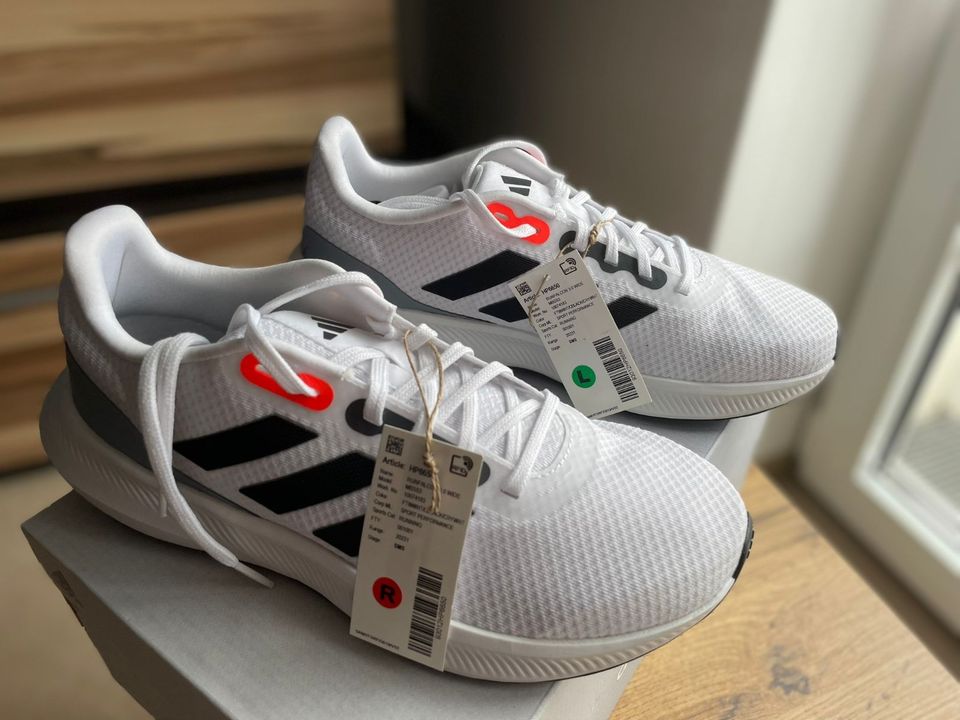 adidas Weiß Sneakers Schuhe - Größe 42 2/3 - neue mit Etikette in Nürnberg (Mittelfr)