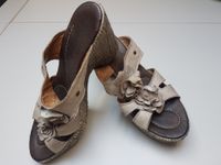 tolle, neuwertige Slipper /Schlapper Gr. 38 Khaki Monitu Baden-Württemberg - Heiningen Vorschau