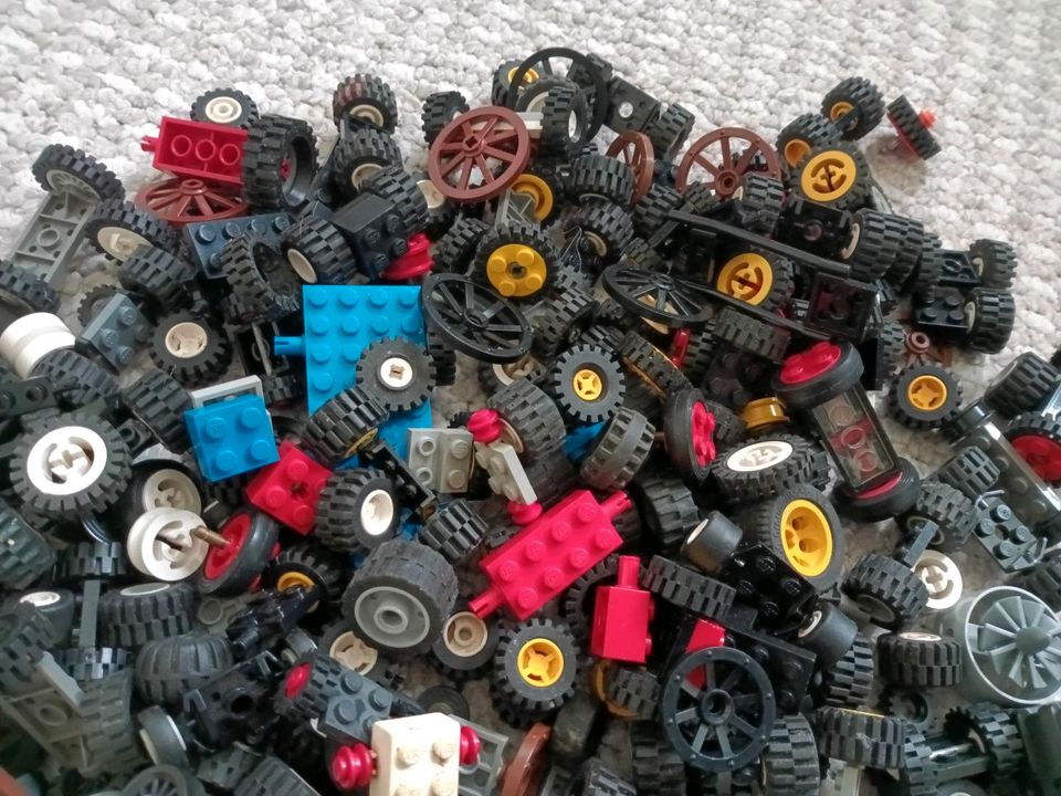 Lego Technik, Konvolut Räder, Fahrwerke etc., über 1 kg. in Havelaue