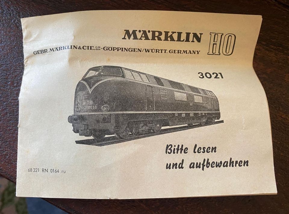 Diesellok v. Märklin mit Fachbuch in Stelle