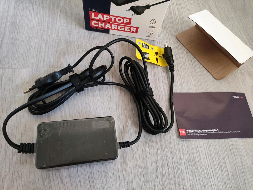 Laptop Ladegerät Netzteil Charger Ladekabel von Trust NEU OVP in Staudt