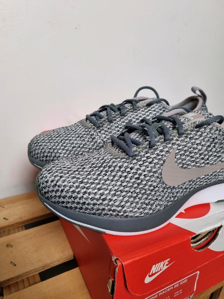 NEU - SIZE 36 - NIKE DUALTONE RACER SE SNEAKER in Hanau