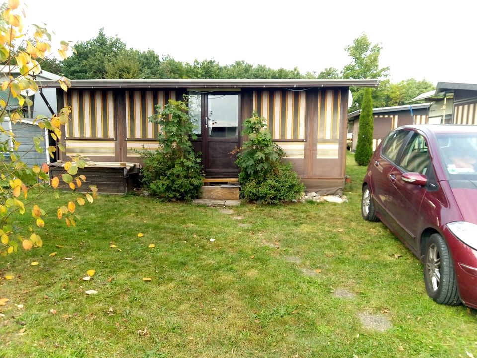 Wohnwagen mit Vorbau auf Campingplatz bei Ellwangen in Ellenberg