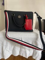 Tommy Hilfiger Handtasche weiß blau rot Leipzig - Leipzig, Zentrum-Ost Vorschau