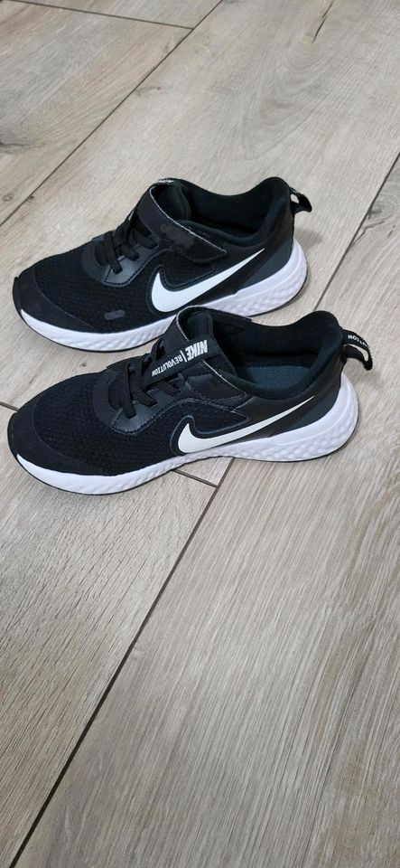 Nike Sportschuhe Gr. 30 in Wolferode