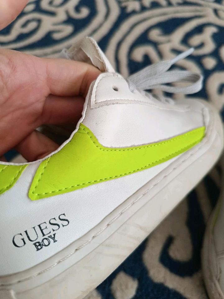 Guess Boys Sneaker Gr.33 Kaum getragen. Topzustand in Rülzheim