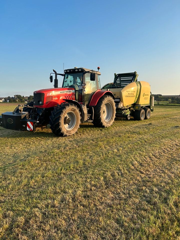 Silage Ballen pressen , Heu pressen in Ulmen