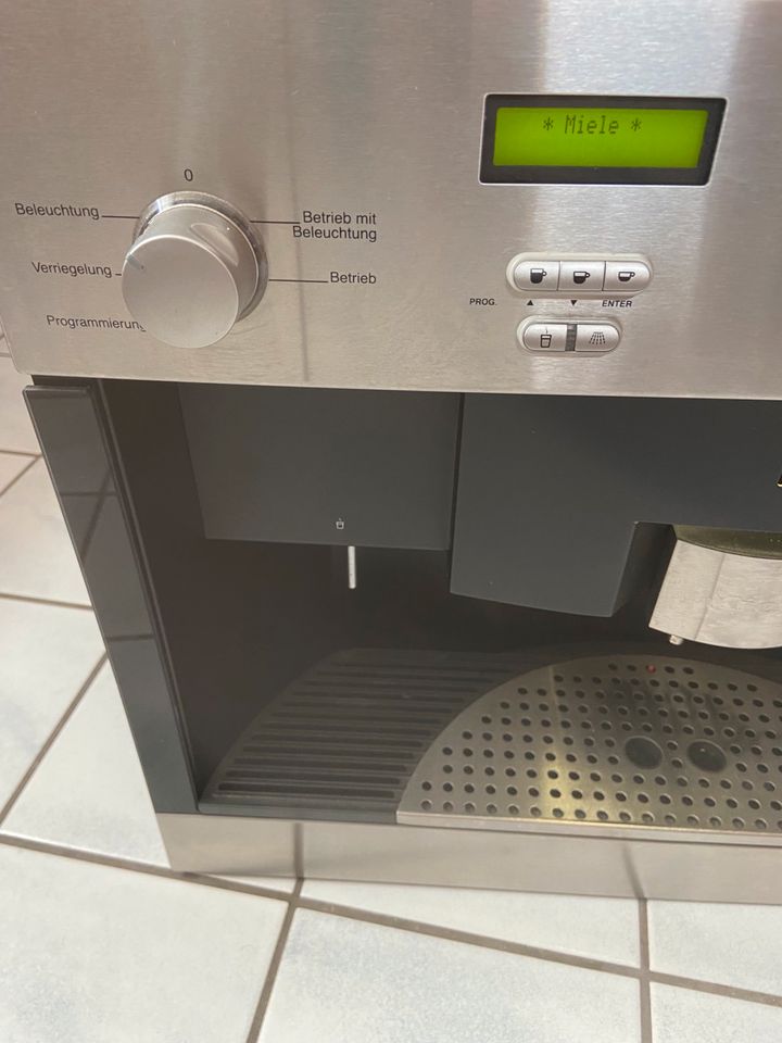 Miele CVA 620 - 2 Kaffevollautomat Einbau Kaffeemaschine defekt in Nidderau