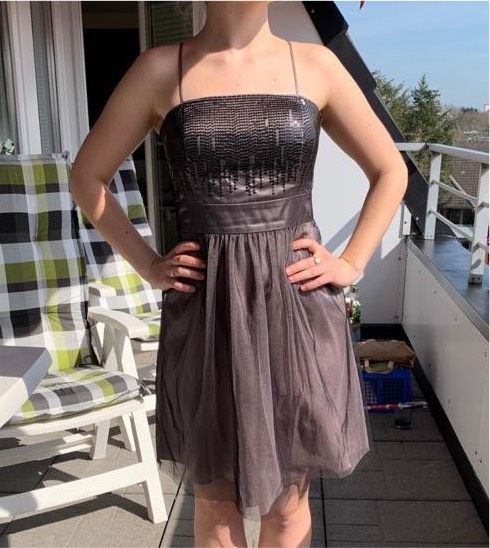 Vera Mont kurzes Kleid Größe 34 Anthrazitfarben mit Pailetten in Quickborn